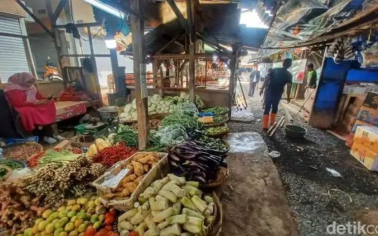 dekat pasar tradisional